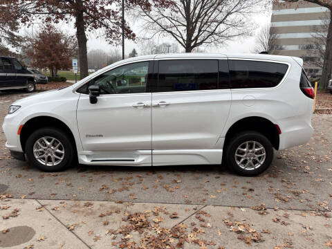 2024 Chrysler Pacifica Touring L