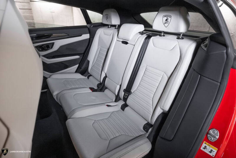 2025 Lamborghini Urus SE