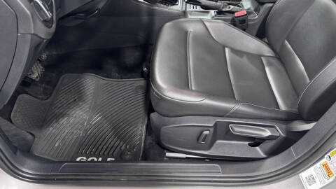 2019 Volkswagen Golf SE