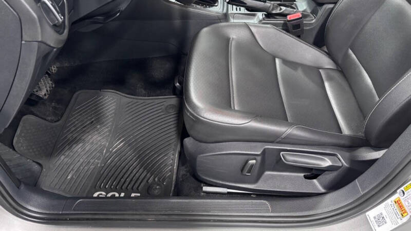 2019 Volkswagen Golf SE