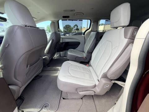2017 Chrysler Pacifica Touring-L