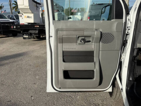 2013 Ford E-Series E-350 SD
