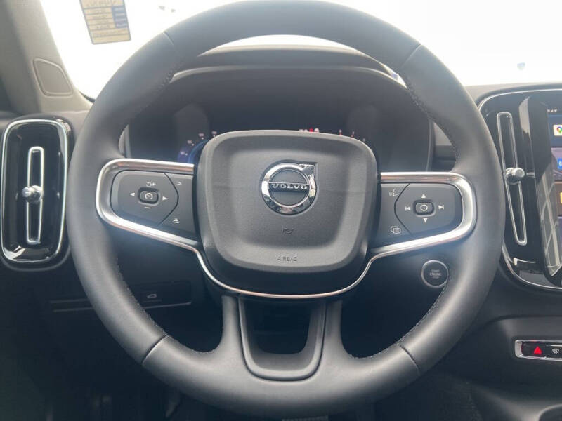 2025 Volvo XC40 B5 Ultra Dark Theme