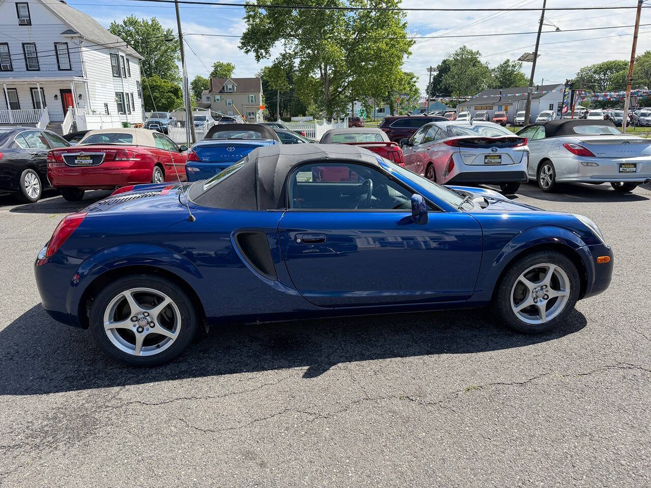 2002 Toyota MR2 Spyder 23