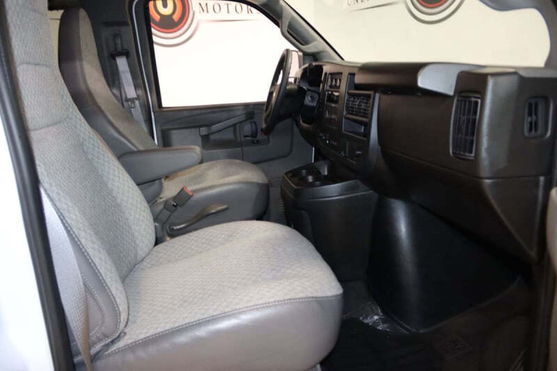 2025 Chevrolet Express LT 3500