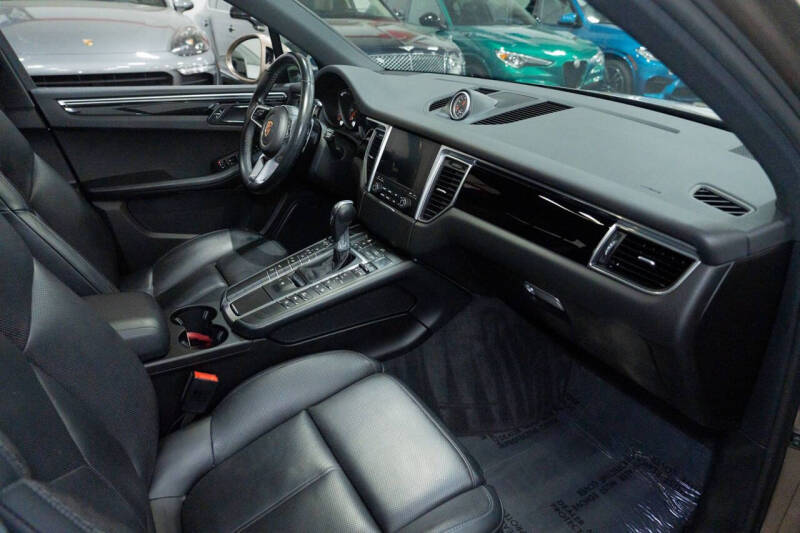 2017 Porsche Macan