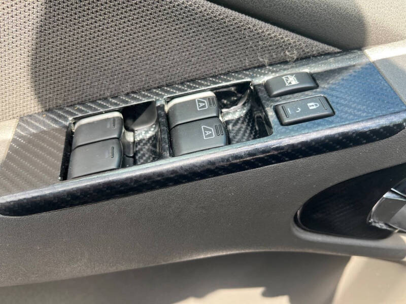 2011 Nissan Pathfinder LE