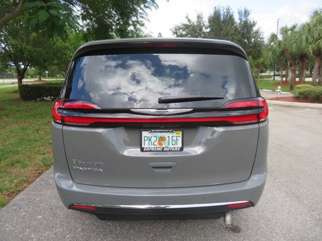 2024 Chrysler Pacifica Touring L