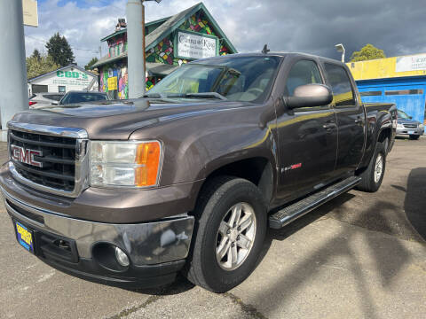 2007 GMC Sierra 1500 for sale at Earnest Auto Sales in Roseburg OR