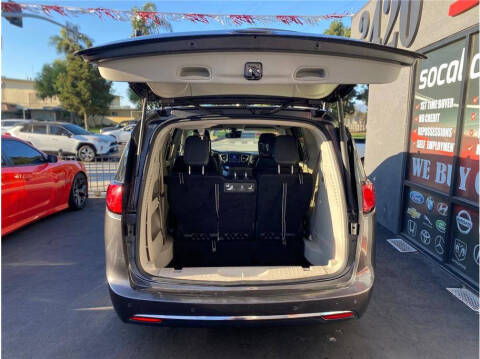 2017 Chrysler Pacifica Touring-L Plus