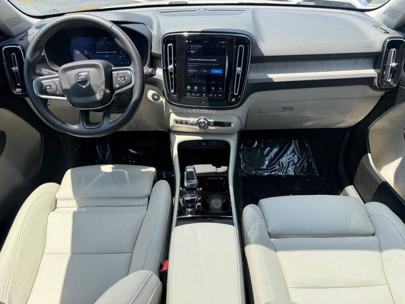 2026 Volvo XC40 B5 Plus