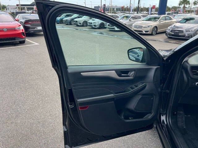 2022 Ford Escape Hybrid SE