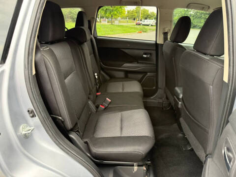 2016 Mitsubishi Outlander ES