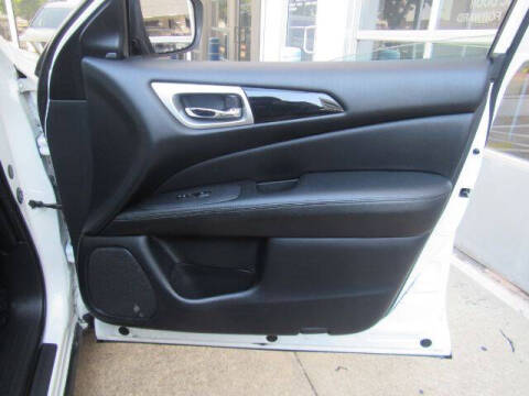 2020 Nissan Pathfinder SV