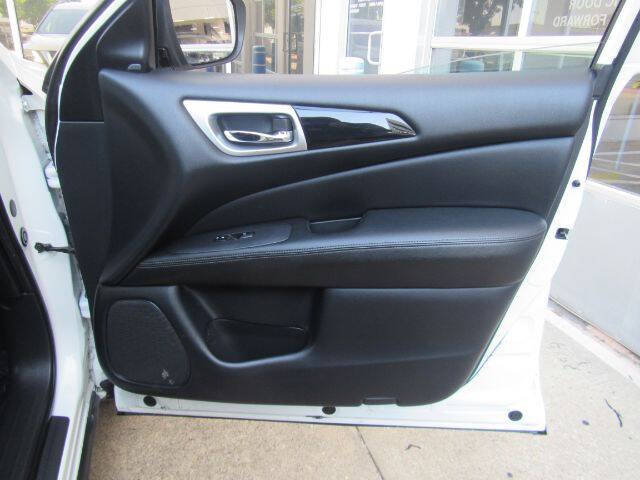 2020 Nissan Pathfinder SV