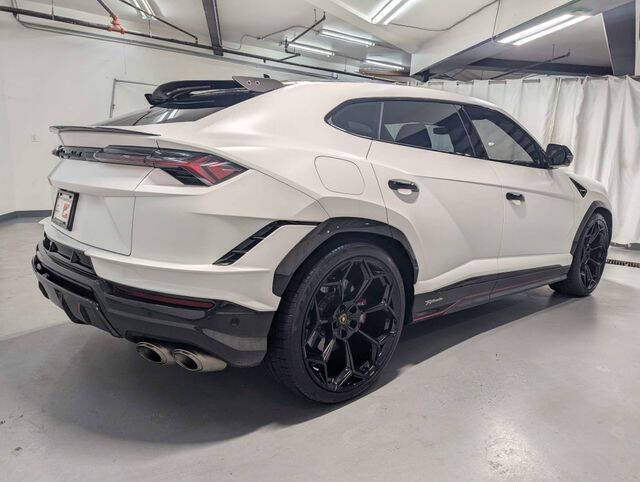 2023 Lamborghini Urus Performante