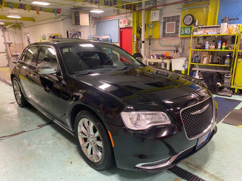 2015 Chrysler 300 C photo 8