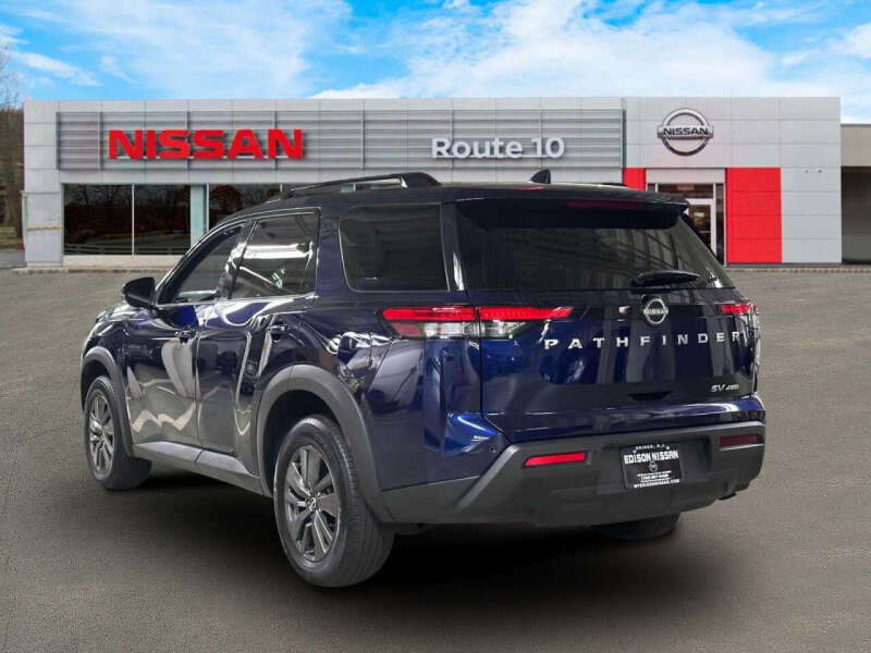 2022 Nissan Pathfinder SV