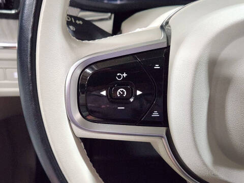 2023 Volvo XC60 Recharge T8 Plus Bright Theme