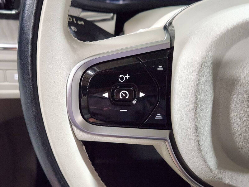 2023 Volvo XC60 Recharge T8 Plus Bright Theme