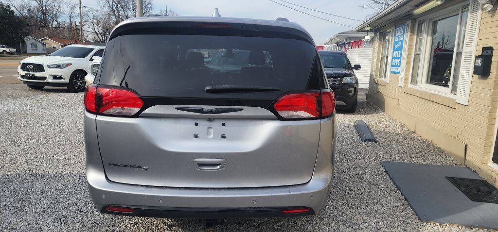 2018 Chrysler Pacifica for sale at ESELL AUTO SALES in Cahokia, IL