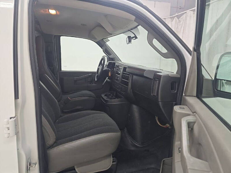 2020 GMC Savana Cargo Work Van - Photo 8