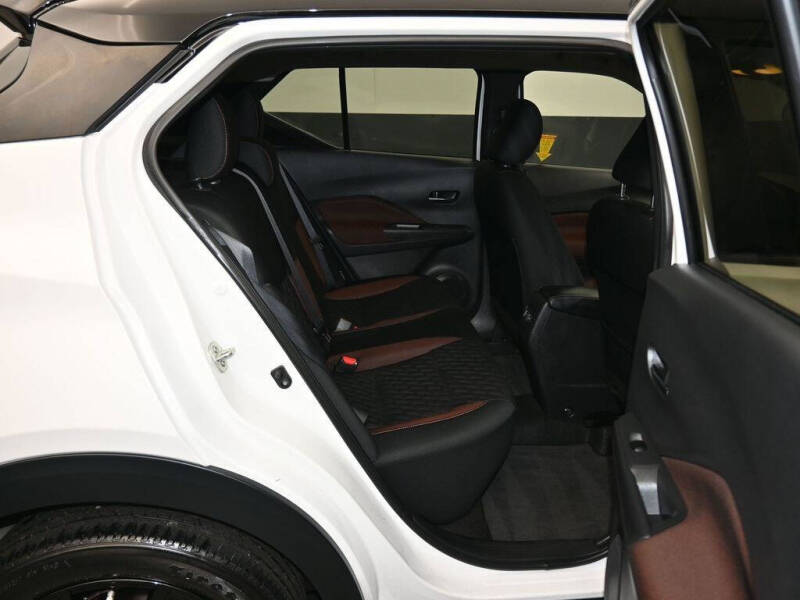 2022 Nissan Kicks SR