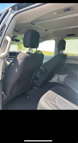 2020 Chrysler Voyager LX