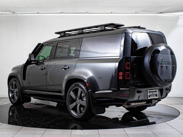 2024 Land Rover Defender 130 P400 Outbound