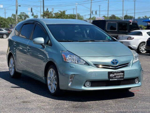 2014 Toyota Prius v Five