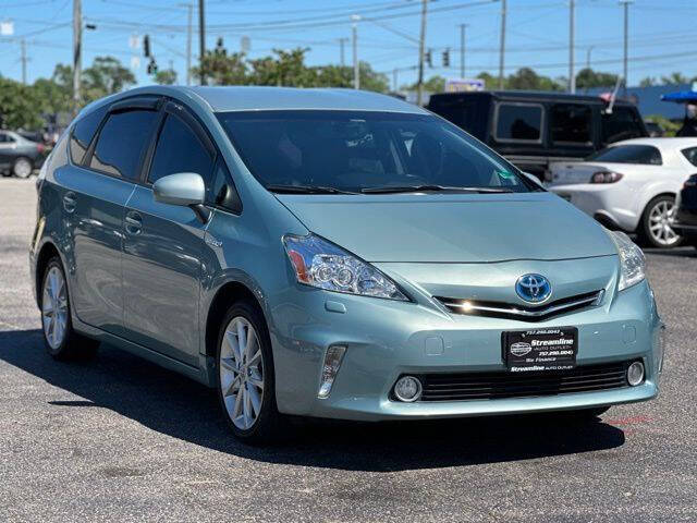 2014 Toyota Prius v Five