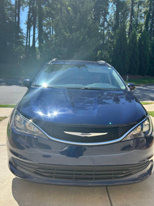 2020 Chrysler Voyager's photo