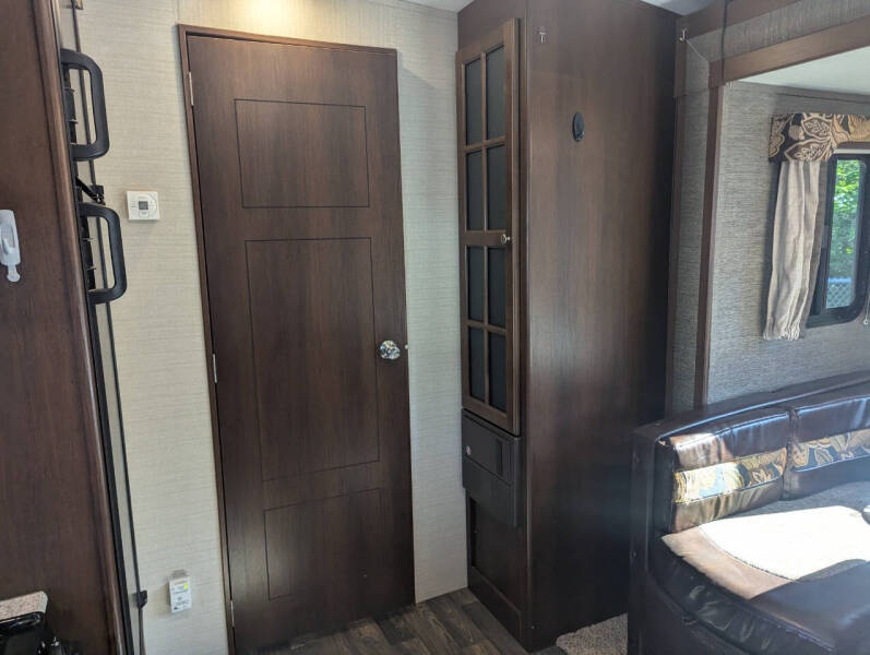 2016 Keystone RV Bullet 22RBPR / 25ft