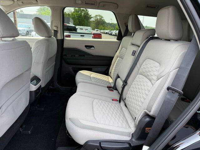 2022 Nissan Pathfinder SV