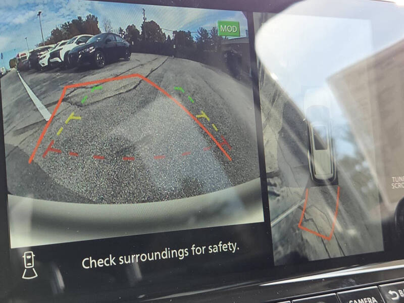 2025 Nissan Pathfinder SL