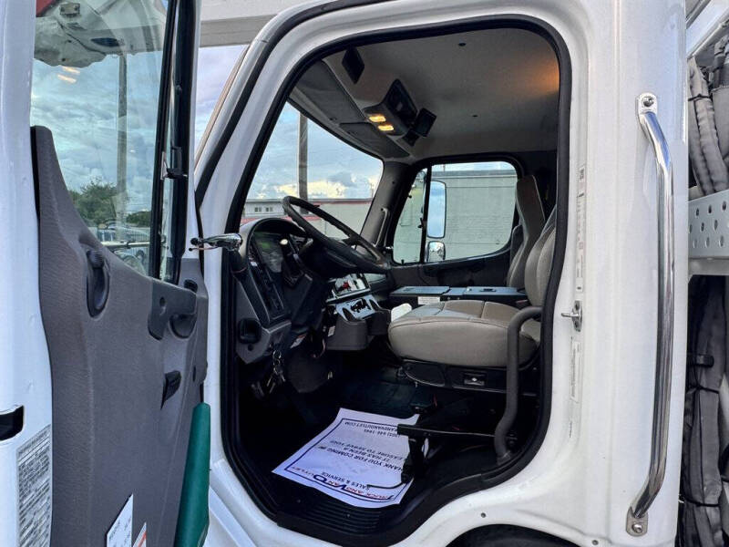 2017 Freightliner M2 106