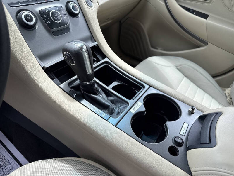 2018 Ford Taurus SE
