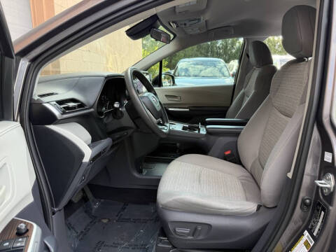 2021 Toyota Sienna LE 8-Passenger