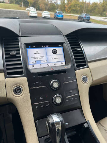 2017 Ford Taurus SEL