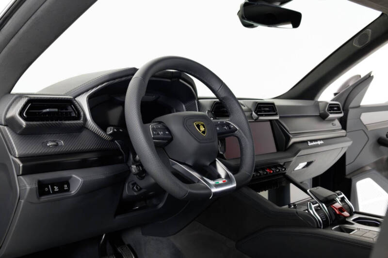 2025 Lamborghini Urus SE