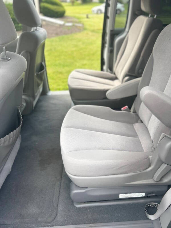 2012 Kia Sedona LX