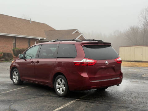 2017 Toyota Sienna LE 8-Passenger