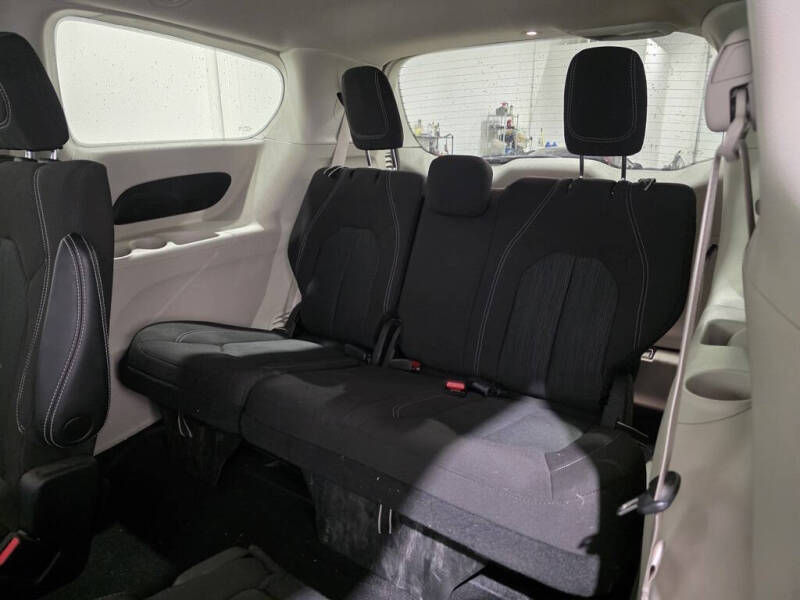 2022 Chrysler Voyager LX