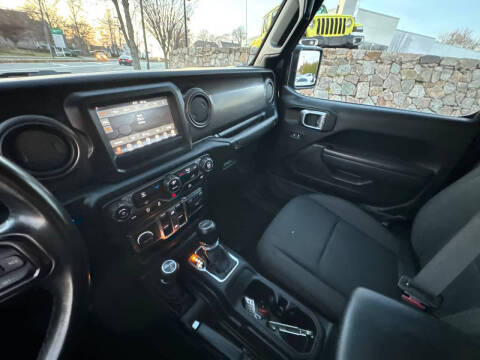 2022 Jeep Gladiator Sport S