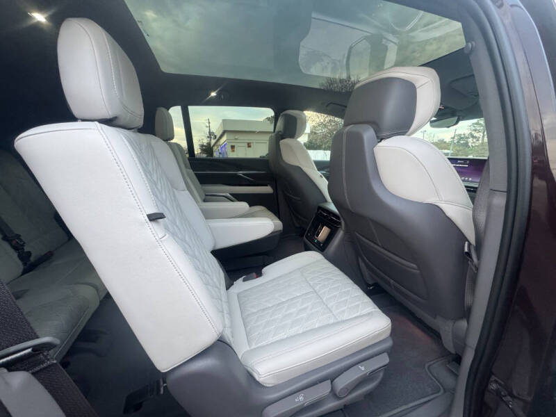 2025 Cadillac Escalade IQ Sport 1