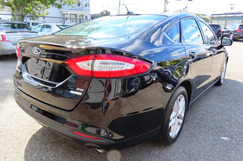 2016 Ford Fusion SE photo 3