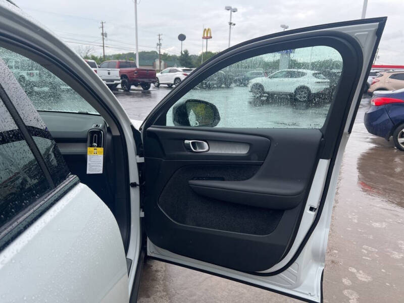 2026 Volvo XC40 B5 Core