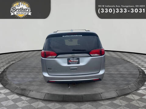 2017 Chrysler Pacifica Touring-L
