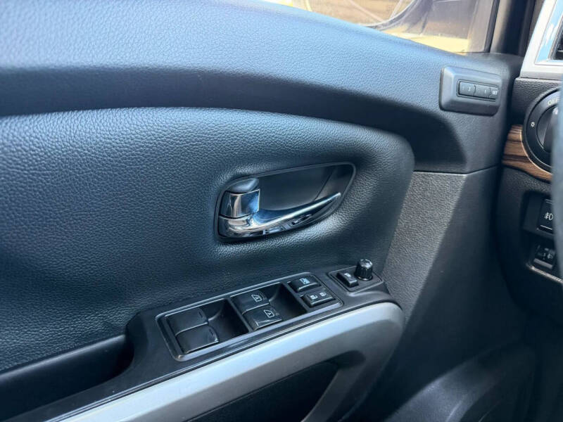 2017 Nissan Titan