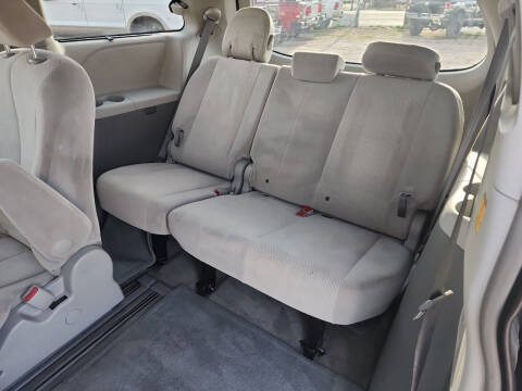 2012 Toyota Sienna LE 8-Passenger